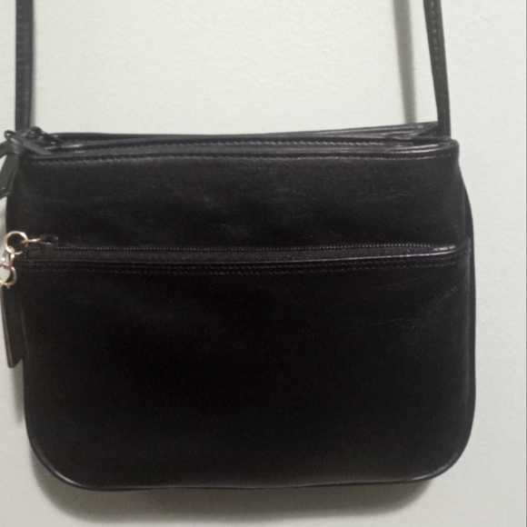 Giani Bernini Handbags - NWOT Giani Bernini Crossbody